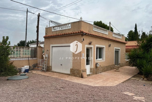 Aus zweiter Hand - Villa -
Dolores - Cmno. Escorredor