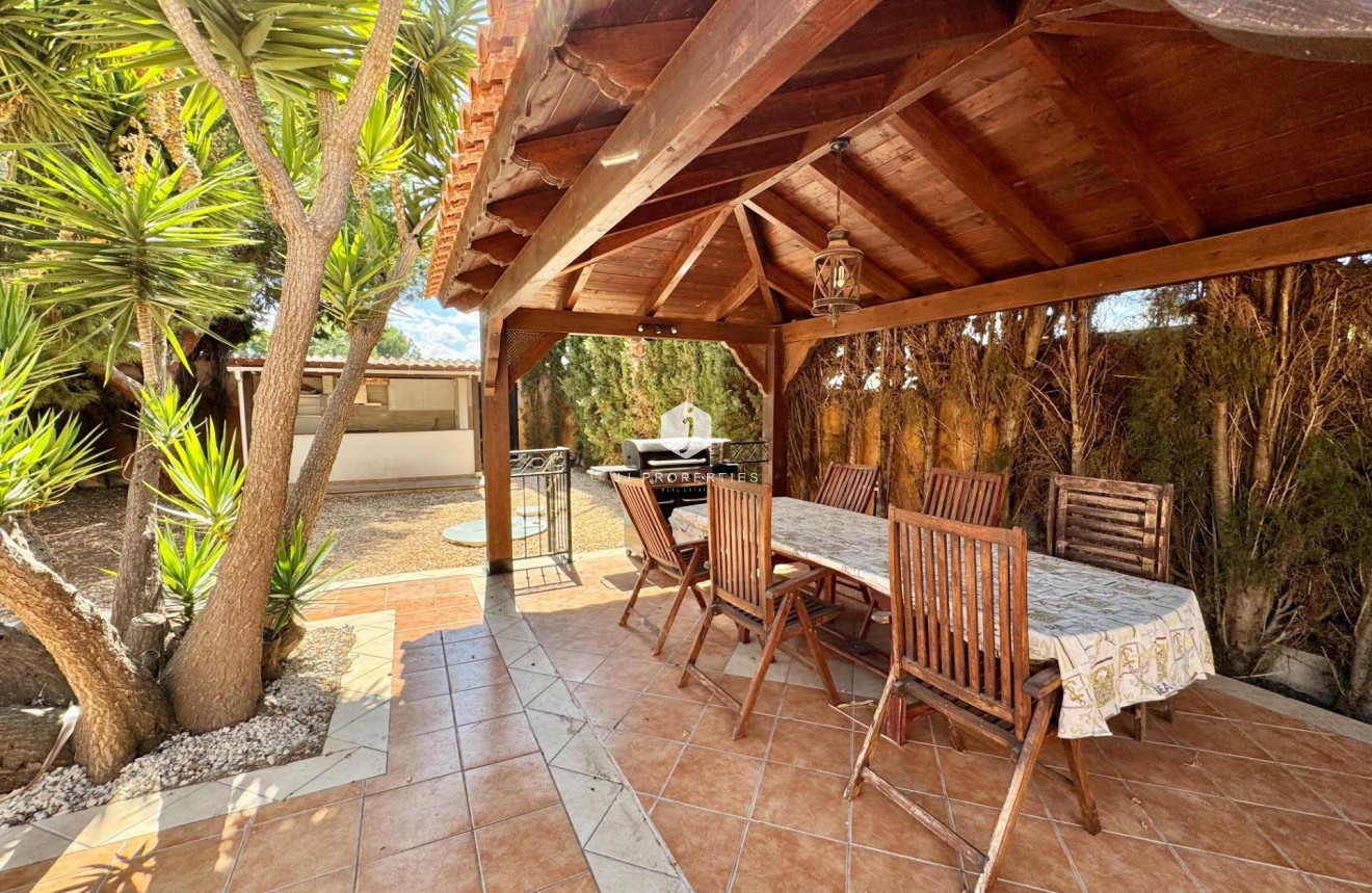 Aus zweiter Hand - Villa -
Dolores - Cmno. Escorredor