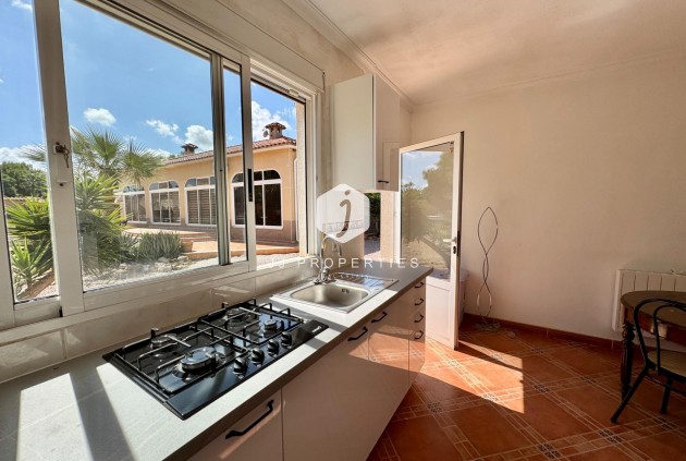 Aus zweiter Hand - Villa -
Dolores - Cmno. Escorredor