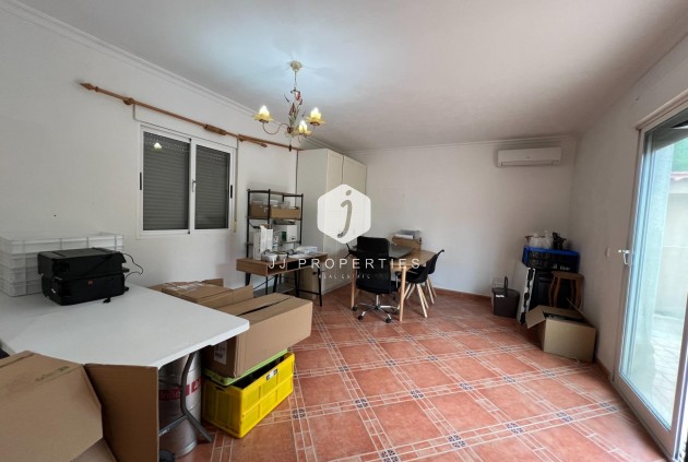 Aus zweiter Hand - Villa -
Dolores - Cmno. Escorredor