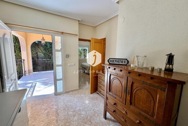 Aus zweiter Hand - Villa -
Dolores - Cmno. Escorredor