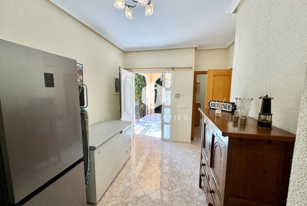 Aus zweiter Hand - Villa -
Dolores - Cmno. Escorredor