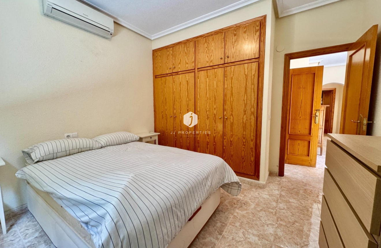 Aus zweiter Hand - Villa -
Dolores - Cmno. Escorredor