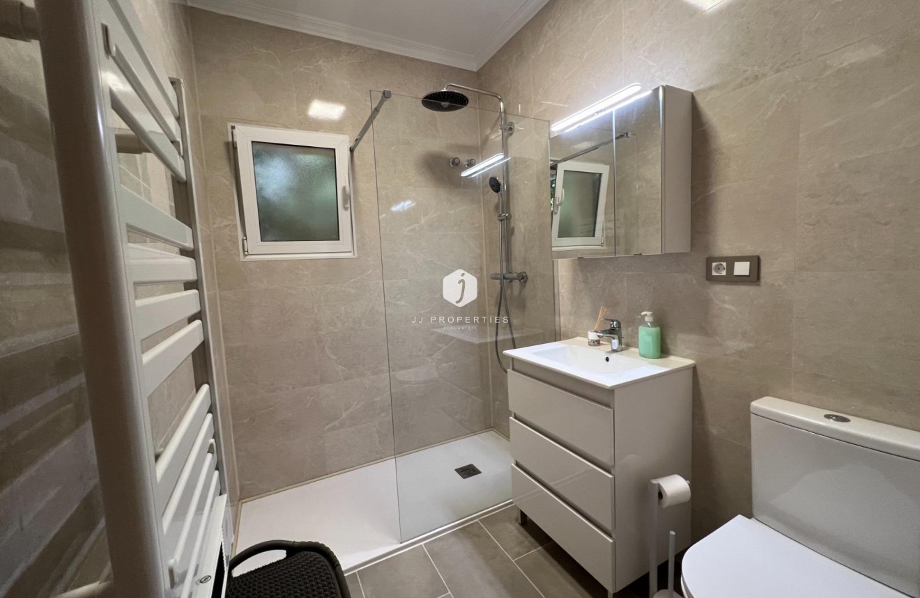 Aus zweiter Hand - Villa -
Dolores - Cmno. Escorredor