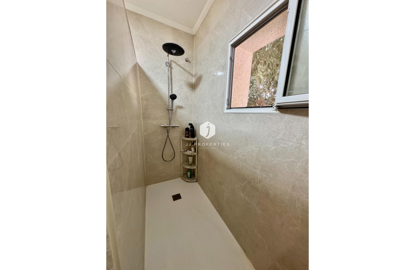 Aus zweiter Hand - Villa -
Dolores - Cmno. Escorredor