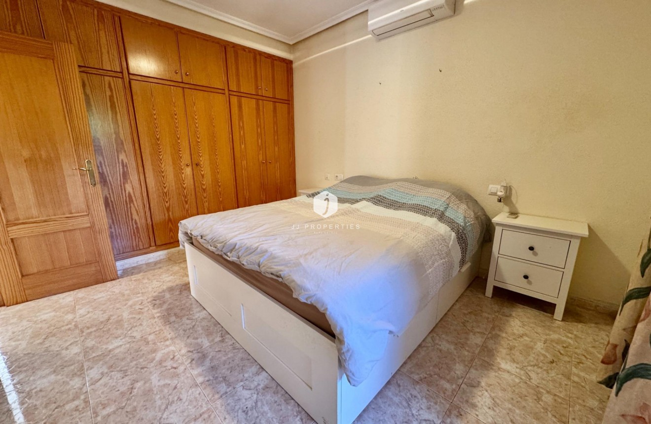 Aus zweiter Hand - Villa -
Dolores - Cmno. Escorredor