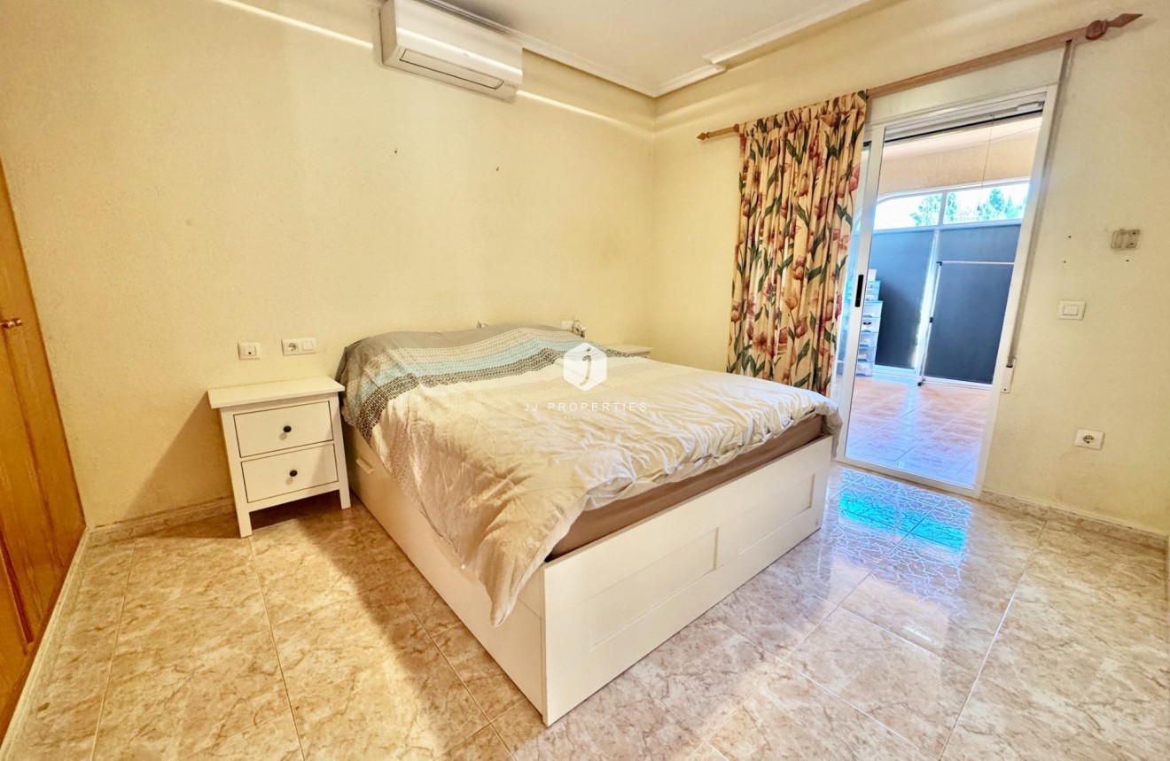 Aus zweiter Hand - Villa -
Dolores - Cmno. Escorredor