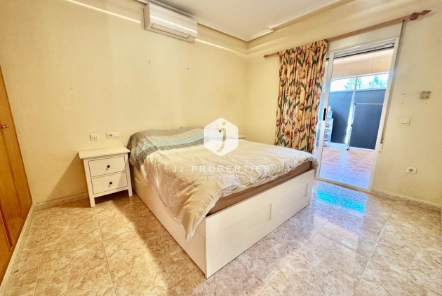 Aus zweiter Hand - Villa -
Dolores - Cmno. Escorredor