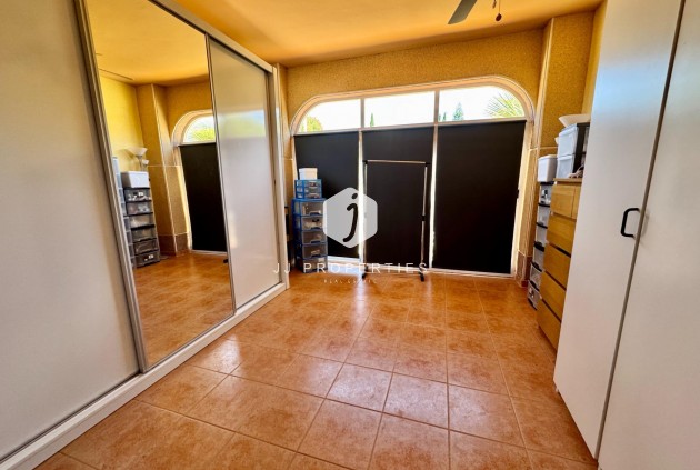 Aus zweiter Hand - Villa -
Dolores - Cmno. Escorredor