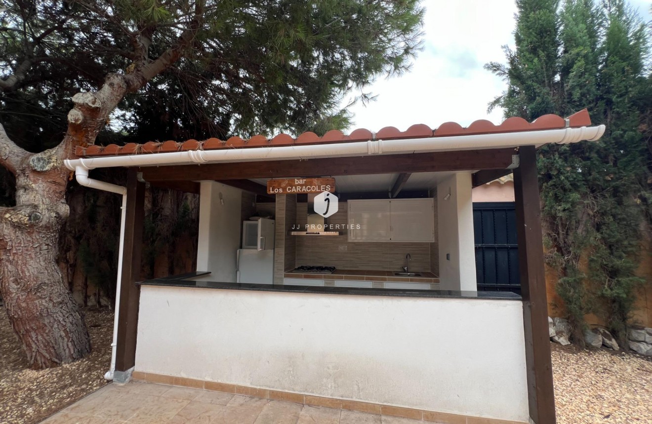 Aus zweiter Hand - Villa -
Dolores - Cmno. Escorredor