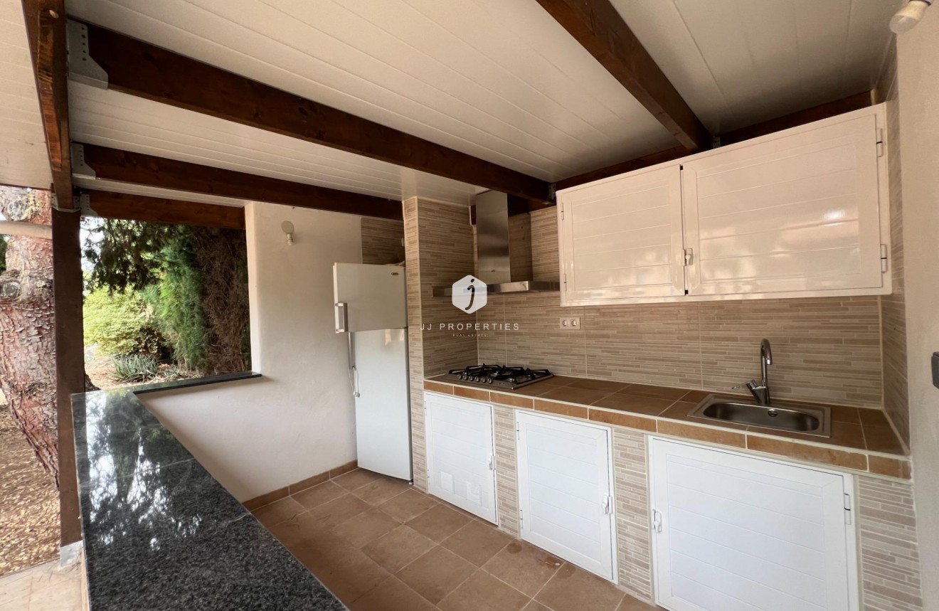 Aus zweiter Hand - Villa -
Dolores - Cmno. Escorredor