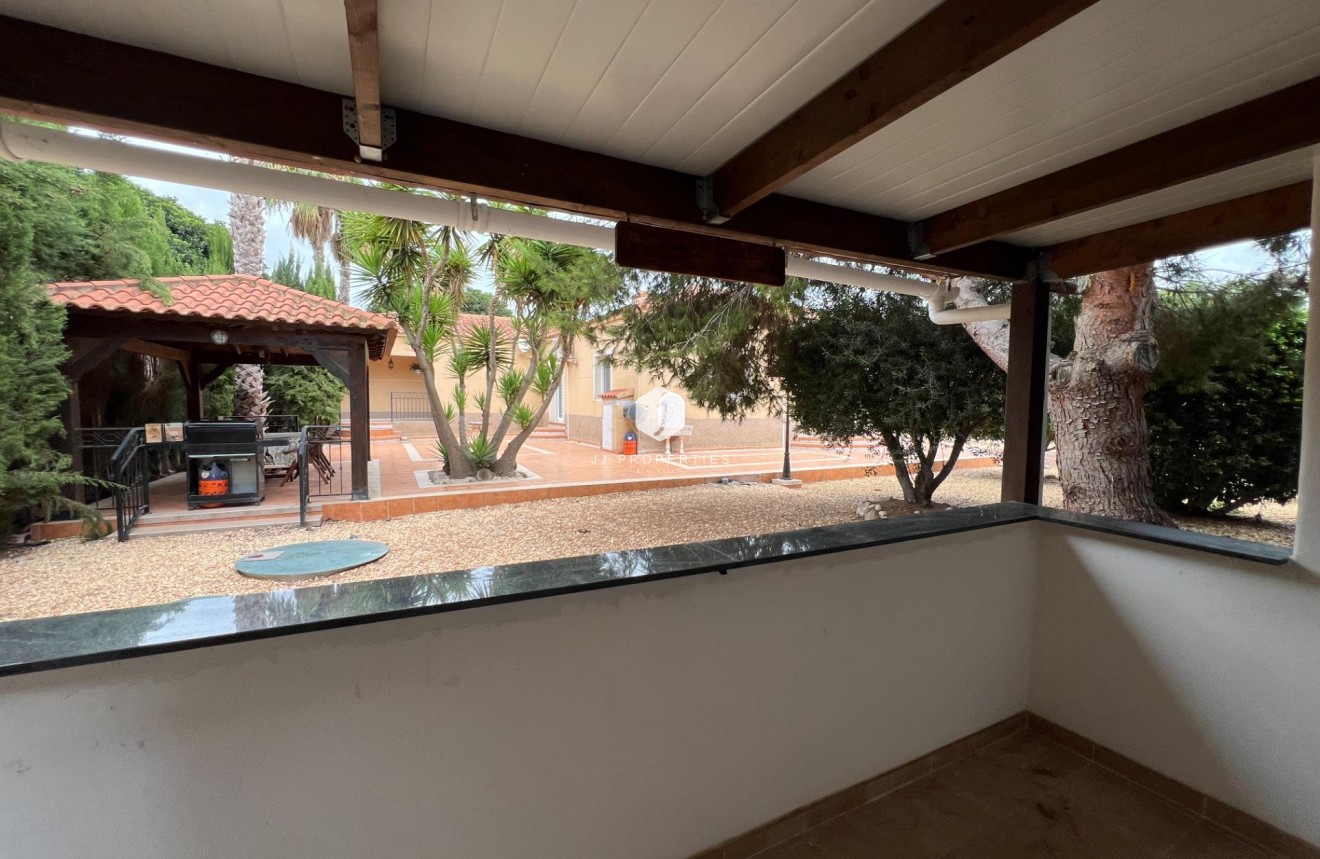 Aus zweiter Hand - Villa -
Dolores - Cmno. Escorredor