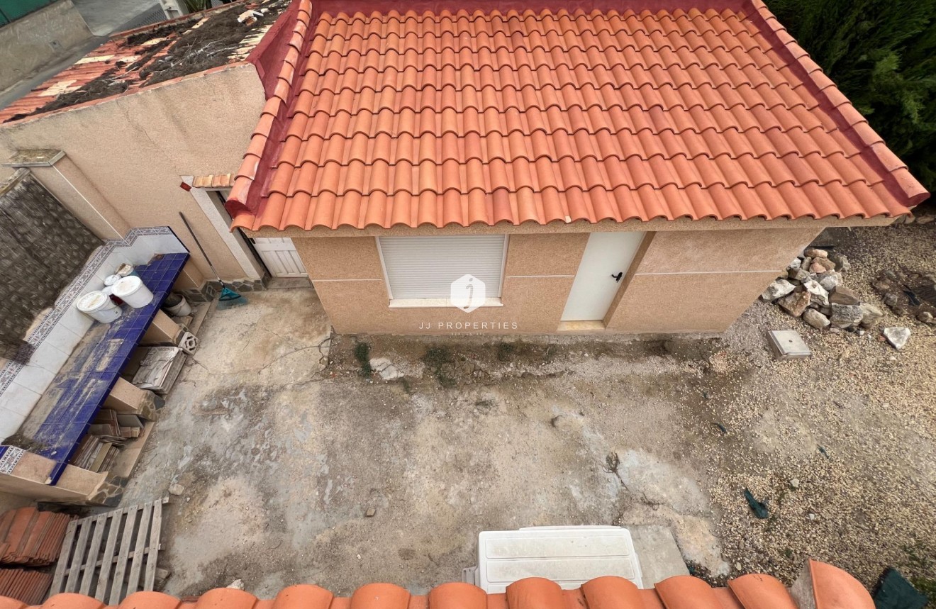 Aus zweiter Hand - Villa -
Dolores - Cmno. Escorredor