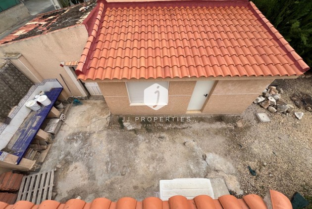 Aus zweiter Hand - Villa -
Dolores - Cmno. Escorredor