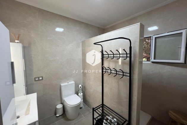 Aus zweiter Hand - Villa -
Dolores - Cmno. Escorredor