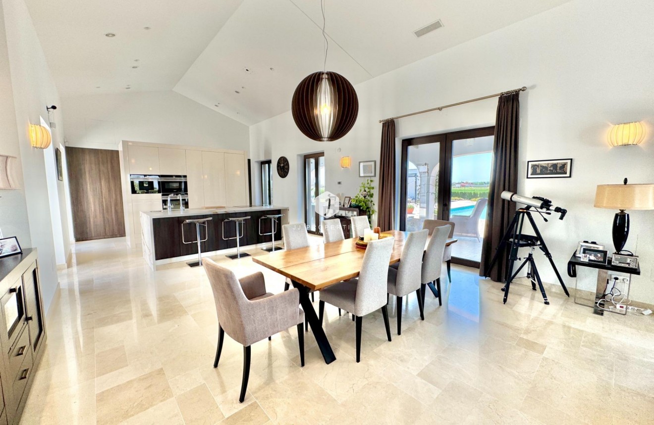 Z drugiej ręki - Villa -
Dolores - Comunidad Valenciana