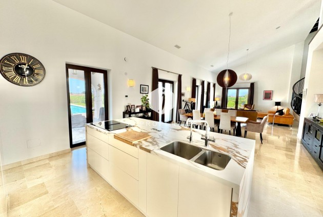 Z drugiej ręki - Villa -
Dolores - Comunidad Valenciana