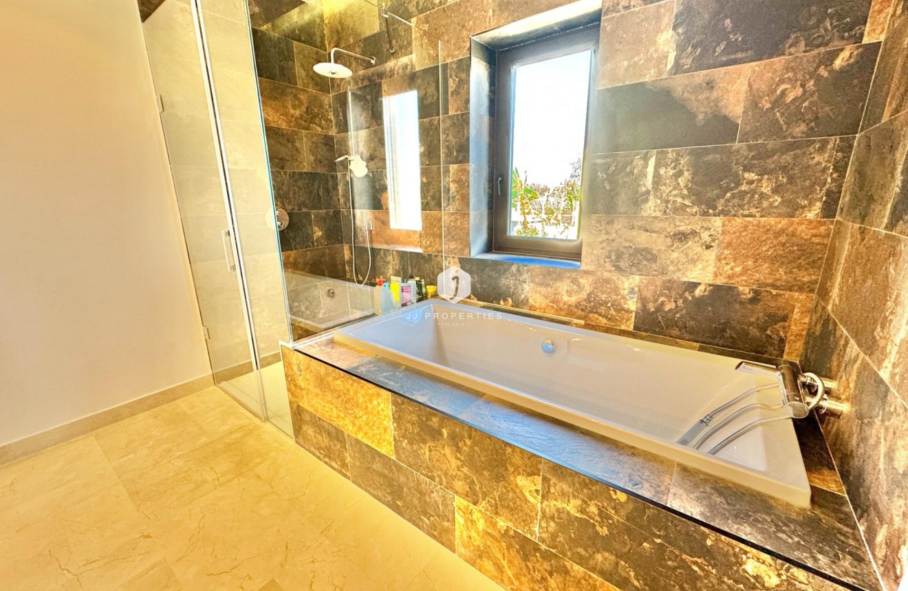 Z drugiej ręki - Villa -
Dolores - Comunidad Valenciana