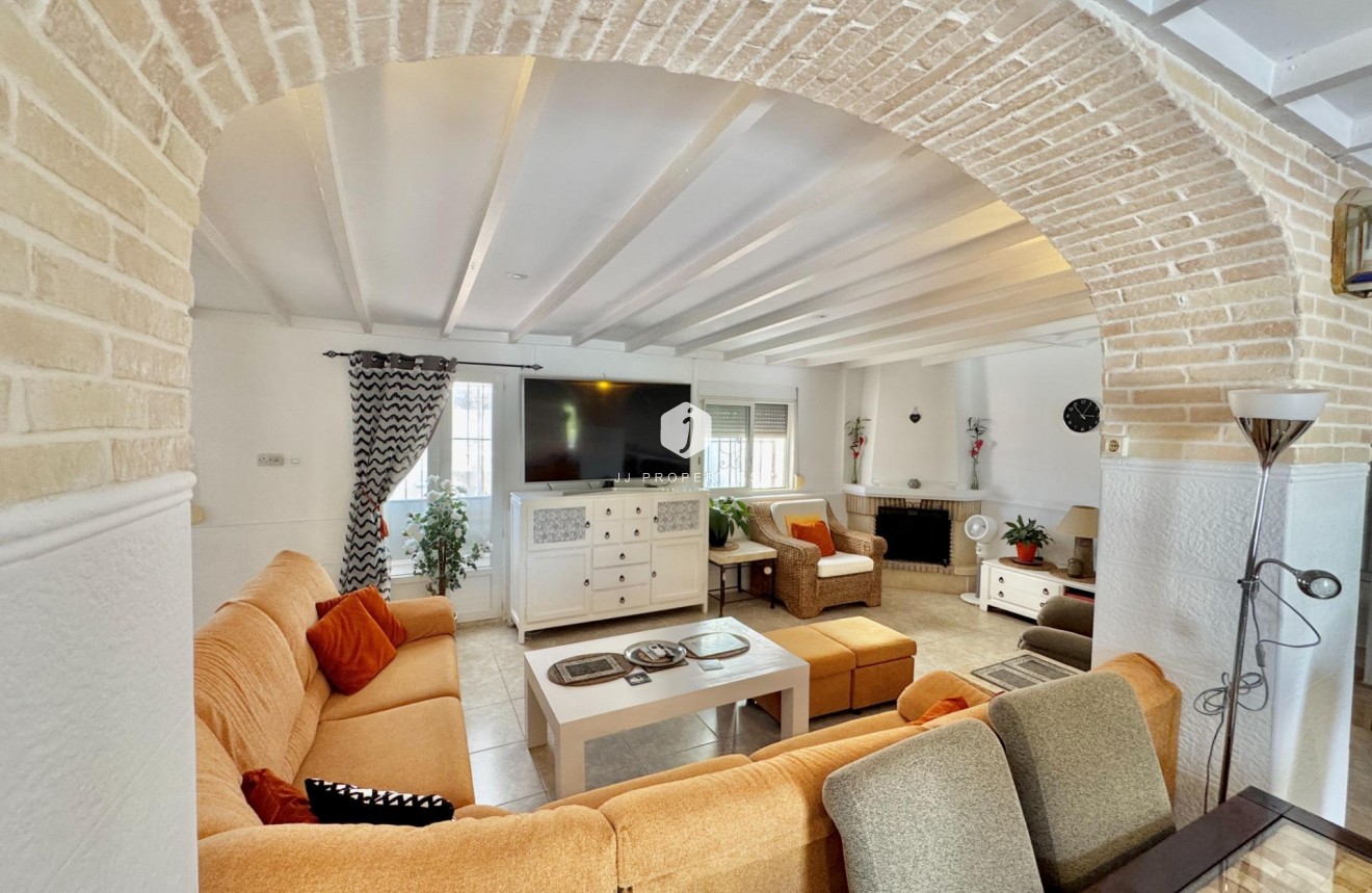 Z drugiej ręki - Villa -
Dolores - Comunidad Valenciana