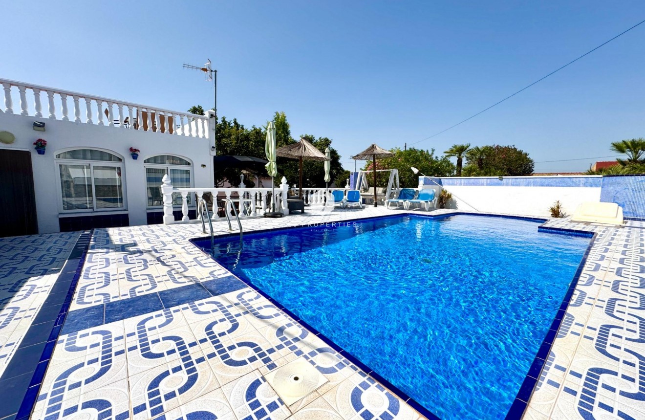 Z drugiej ręki - Villa -
Dolores - Comunidad Valenciana