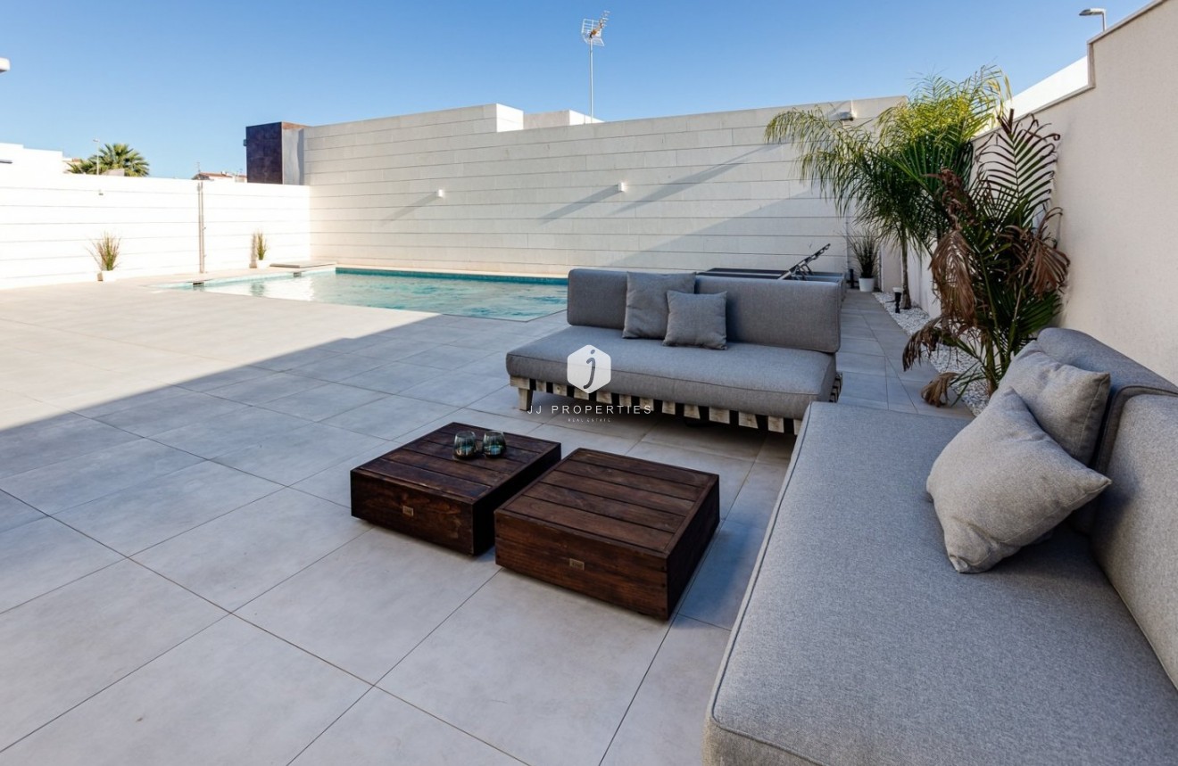 Nowy budynek - Villa -
Pilar de la Horadada - pueblo