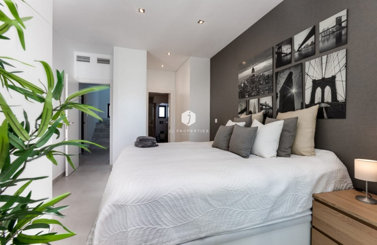 Nowy budynek - Villa -
Pilar de la Horadada - pueblo