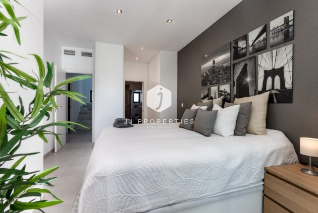 Nowy budynek - Villa -
Pilar de la Horadada - pueblo