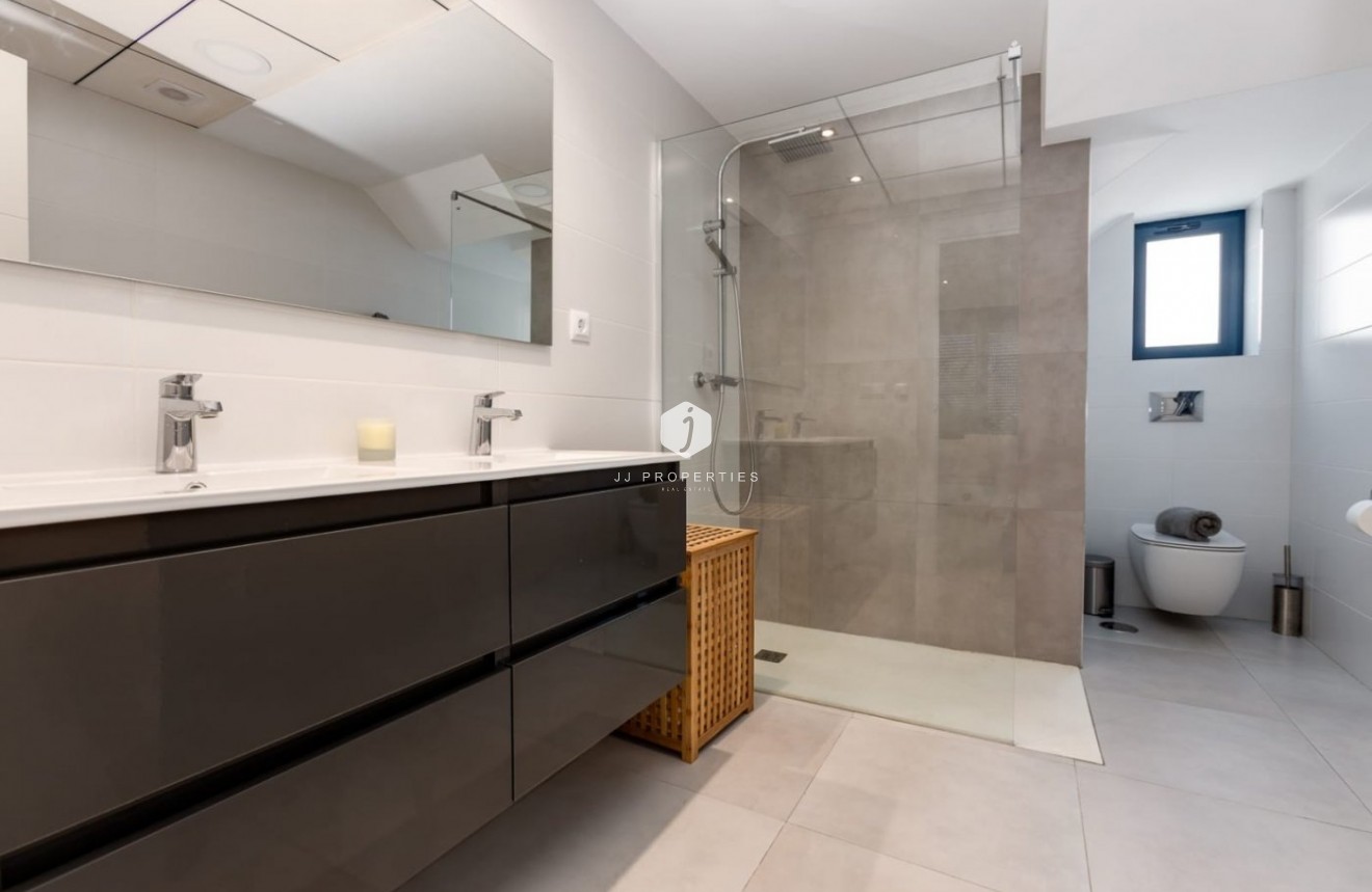 Nowy budynek - Villa -
Pilar de la Horadada - pueblo