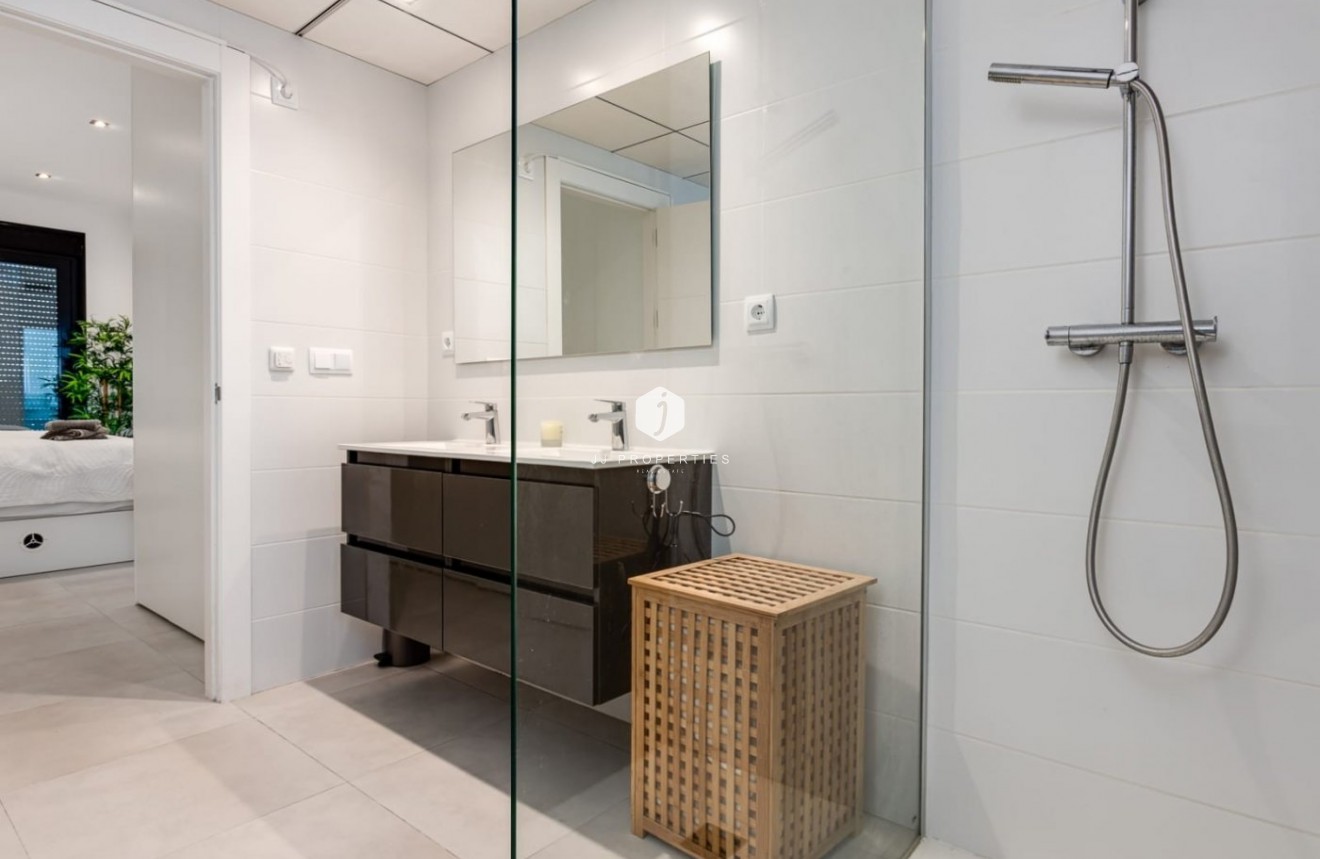 Nowy budynek - Villa -
Pilar de la Horadada - pueblo