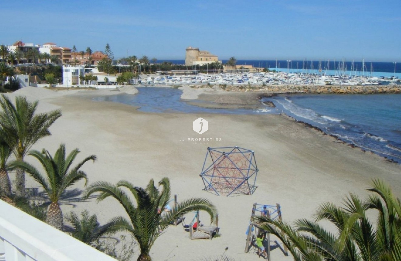 Nowy budynek - Villa -
Pilar de la Horadada - pueblo