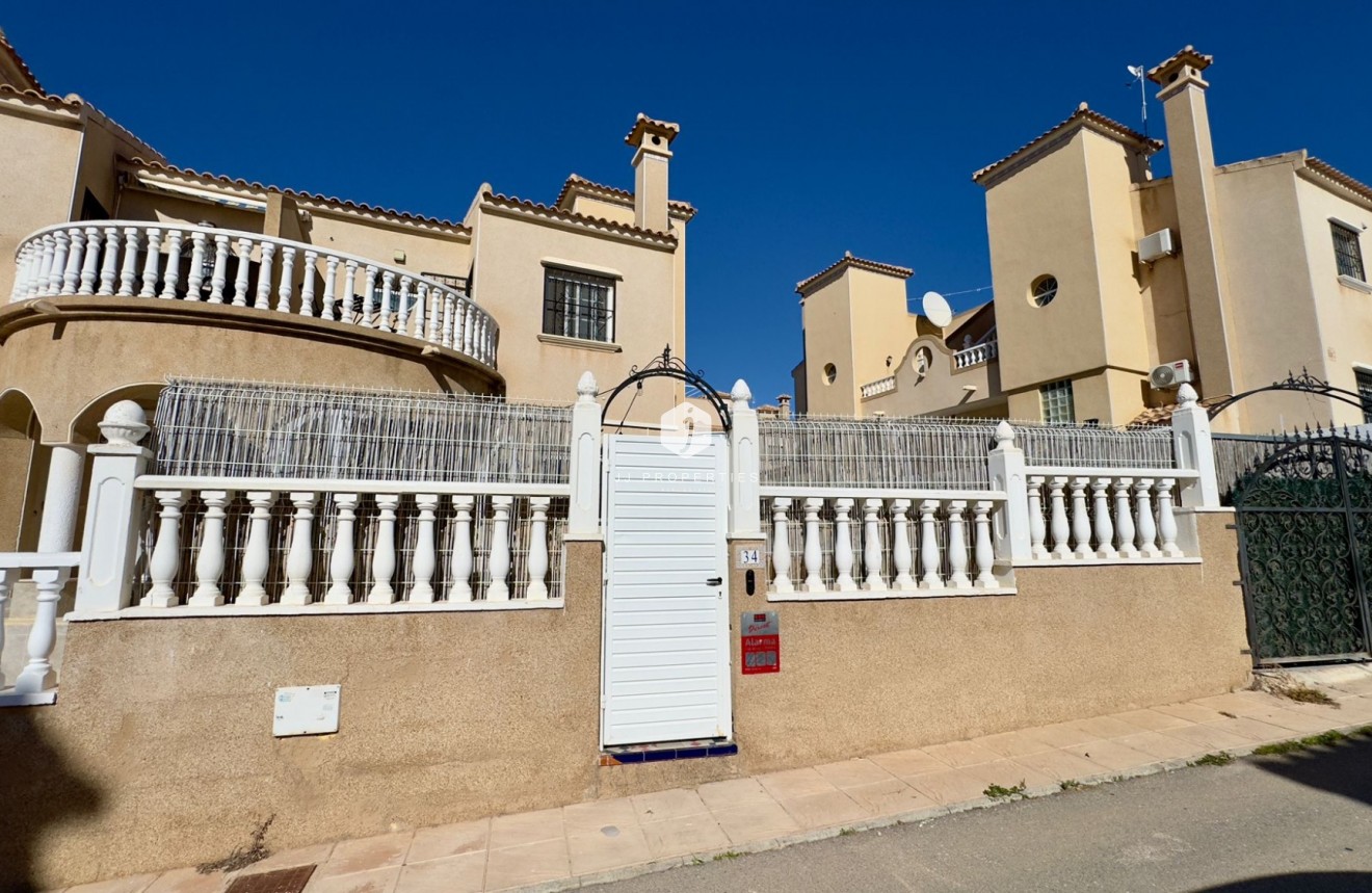 Aus zweiter Hand - Villa -
Orihuela Costa - Costa Blanca