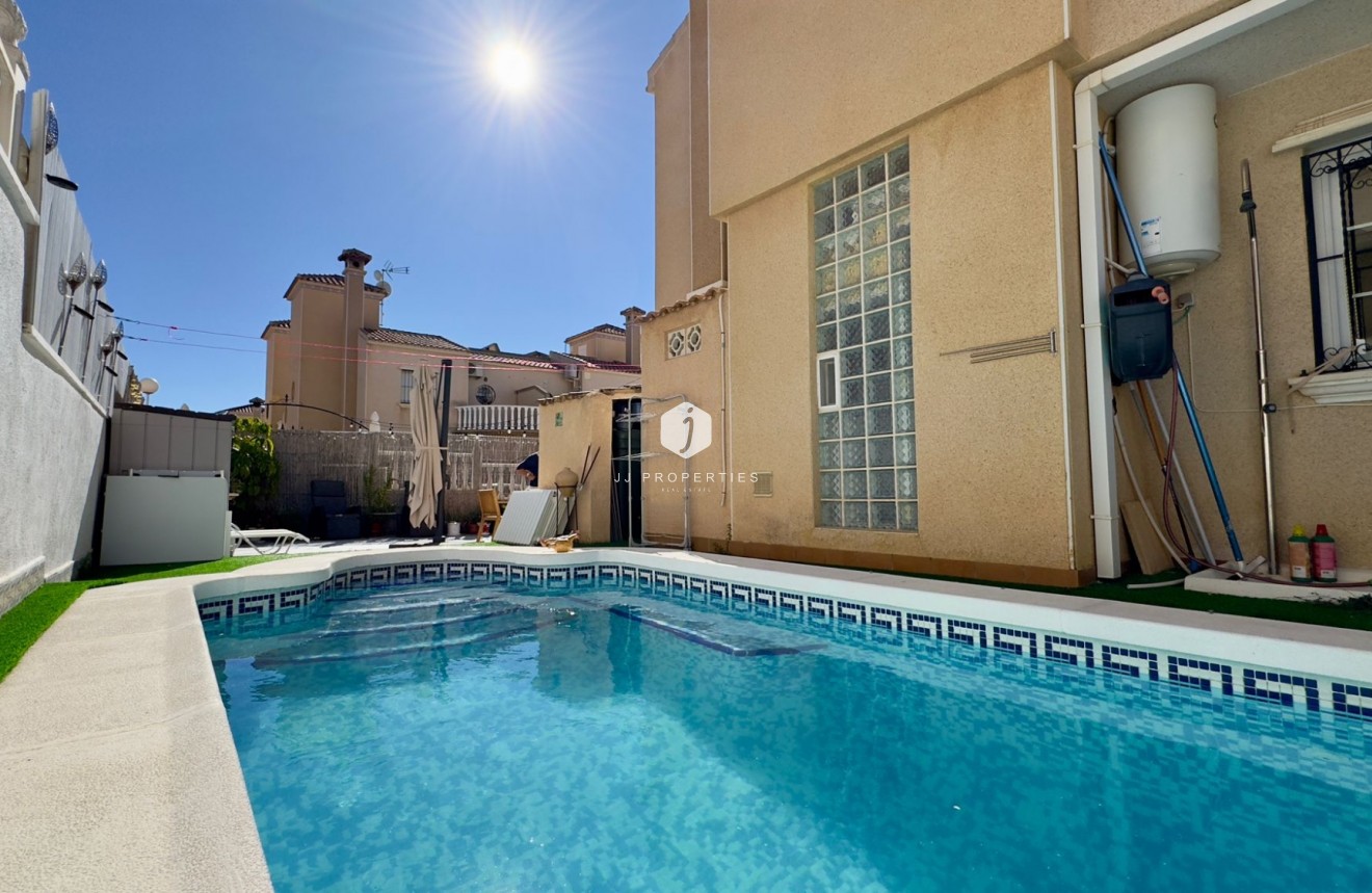 Aus zweiter Hand - Villa -
Orihuela Costa - Costa Blanca