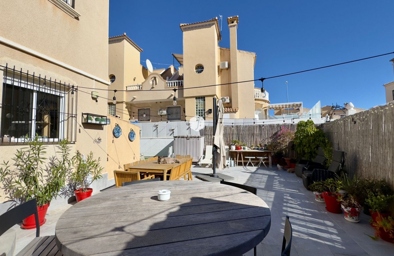 Aus zweiter Hand - Villa -
Orihuela Costa - Costa Blanca