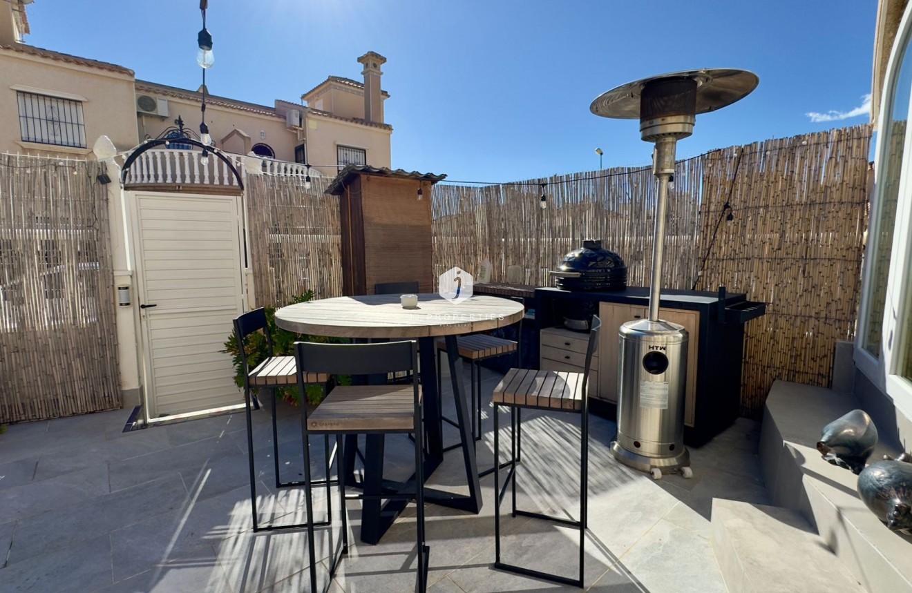 Aus zweiter Hand - Villa -
Orihuela Costa - Costa Blanca