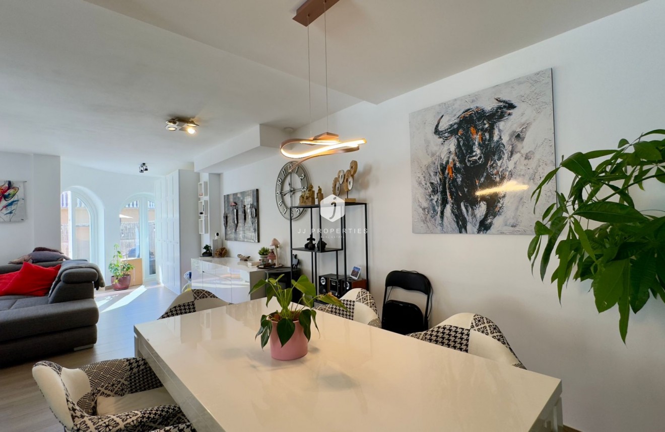 Aus zweiter Hand - Villa -
Orihuela Costa - Costa Blanca