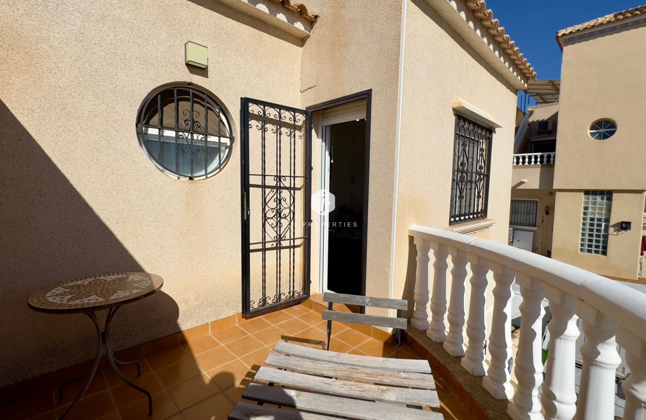 Aus zweiter Hand - Villa -
Orihuela Costa - Costa Blanca