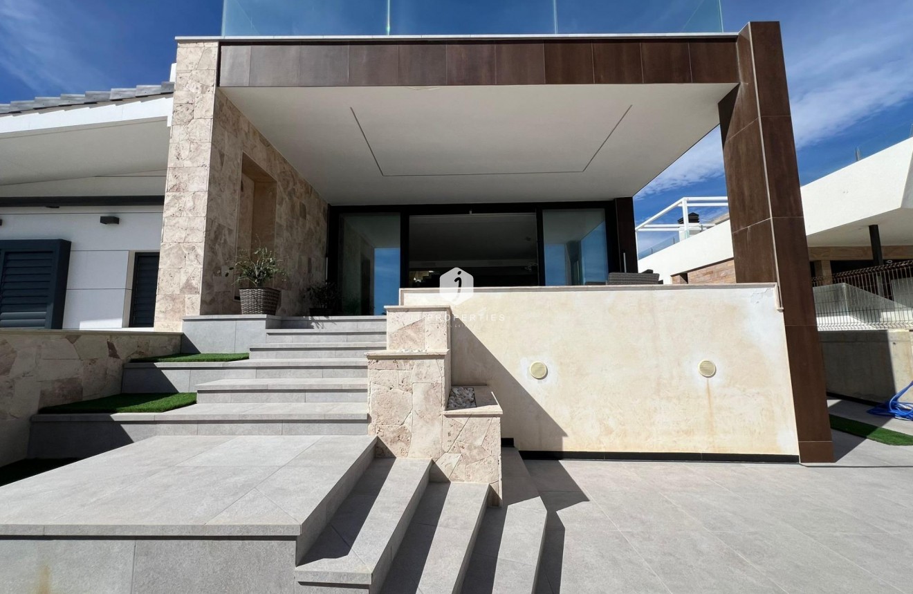 Aus zweiter Hand - Villa -
Torrevieja - La Mata