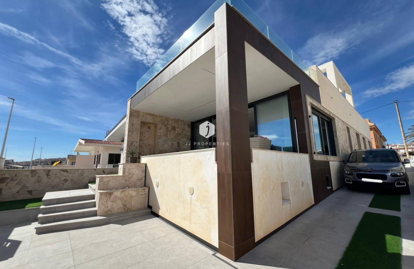 Aus zweiter Hand - Villa -
Torrevieja - La Mata