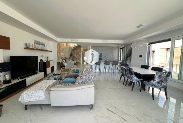 Aus zweiter Hand - Villa -
Torrevieja - La Mata