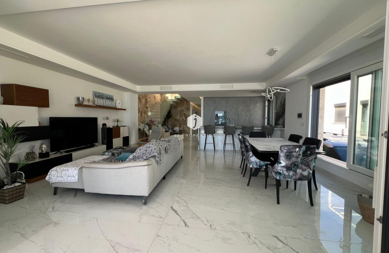 Aus zweiter Hand - Villa -
Torrevieja - La Mata