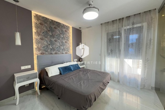 Aus zweiter Hand - Villa -
Torrevieja - La Mata