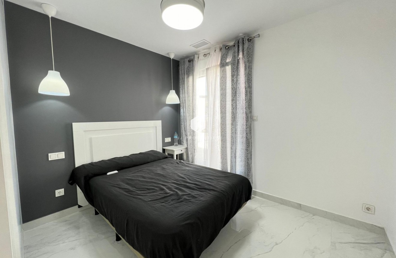 Aus zweiter Hand - Villa -
Torrevieja - La Mata