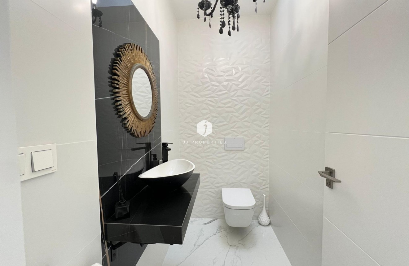 Aus zweiter Hand - Villa -
Torrevieja - La Mata