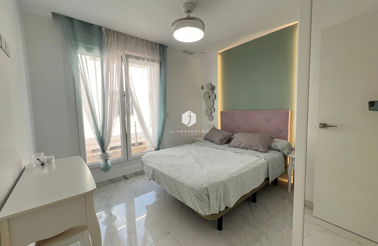 Aus zweiter Hand - Villa -
Torrevieja - La Mata