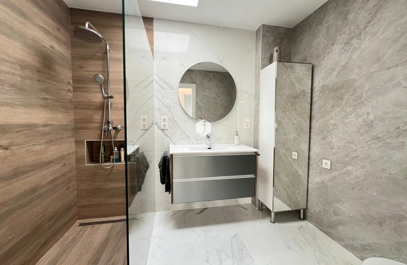 Aus zweiter Hand - Villa -
Torrevieja - La Mata