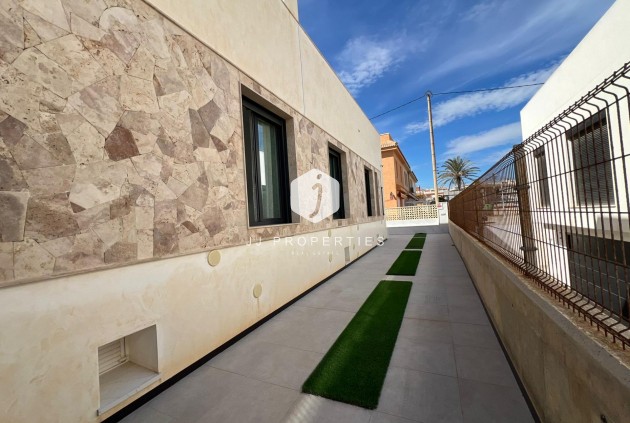 Aus zweiter Hand - Villa -
Torrevieja - La Mata