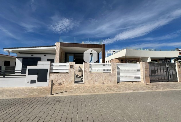 Aus zweiter Hand - Villa -
Torrevieja - La Mata