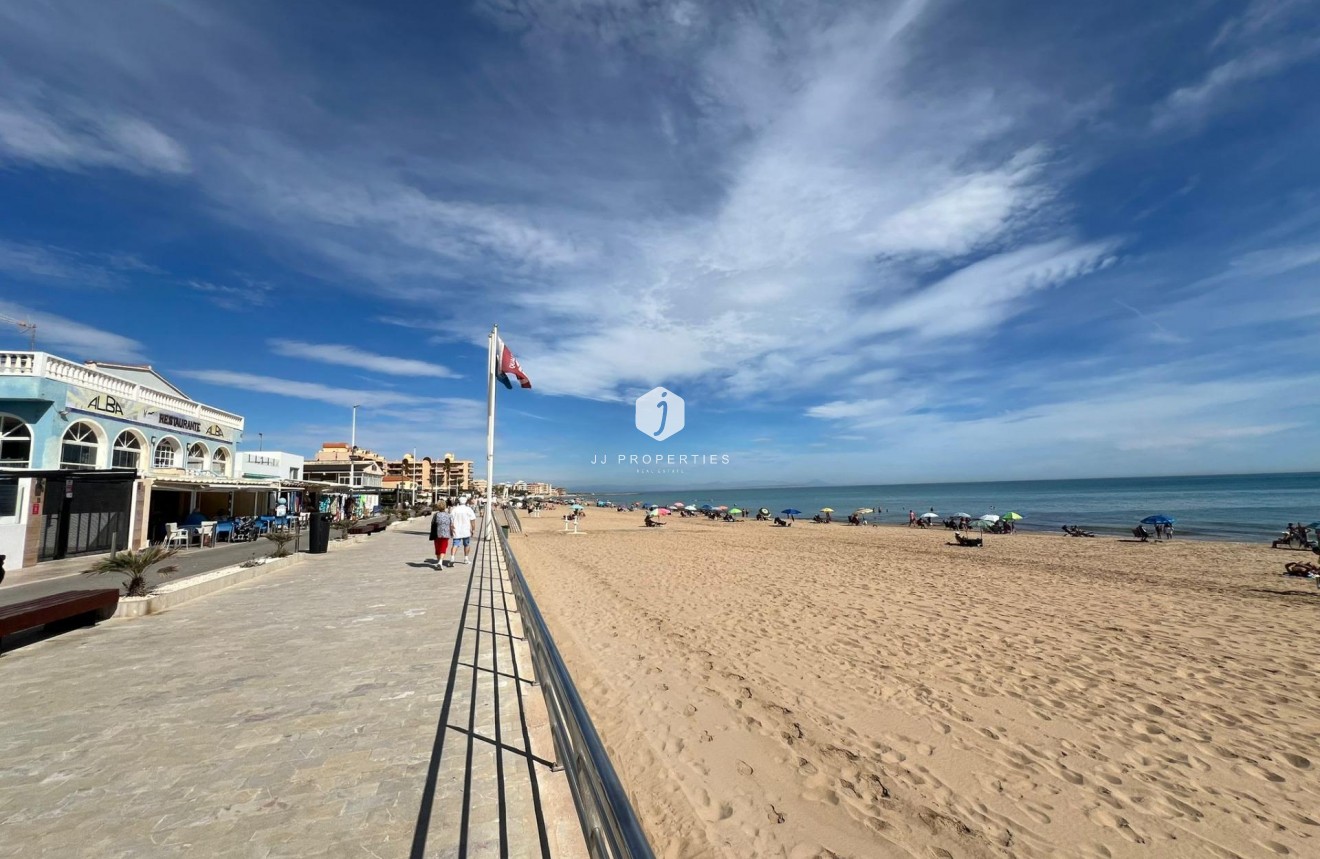 Aus zweiter Hand - Villa -
Torrevieja - La Mata