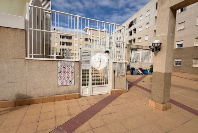 Resale - Apartment / flat -
Torrevieja - Costa Blanca