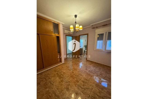 Aus zweiter Hand - Wohnung -
Jacarilla